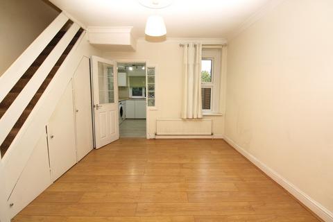 3 bedroom terraced house to rent, Douglas Road, RM11