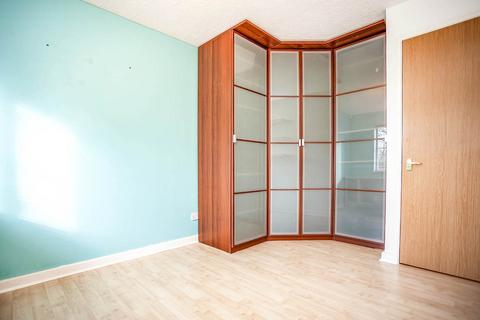 2 bedroom flat to rent, Gisburne Way, Watford WD24