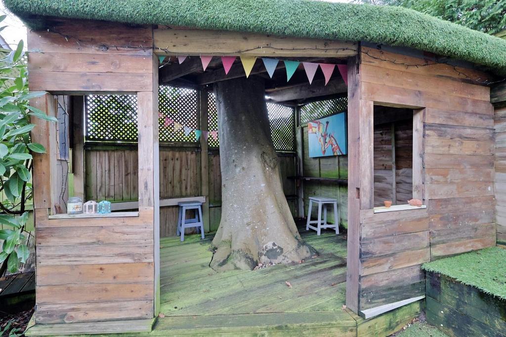 Garden den