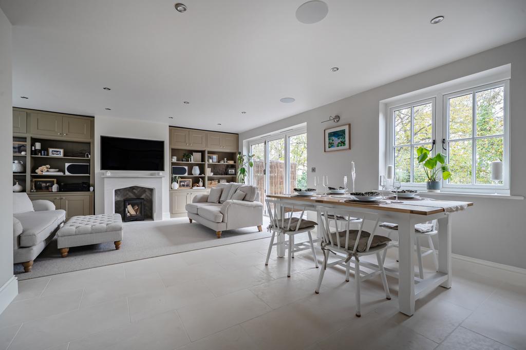 Lounge/dining area