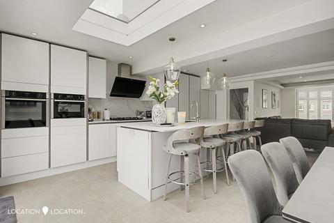 4 bedroom semi-detached house for sale, Hamilton Road, Cockfosters, EN4