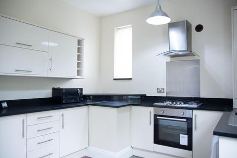 2 bedroom flat to rent, Otley Road, Leeds LS16