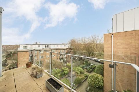 2 bedroom flat for sale, Rosemont Road, London W3