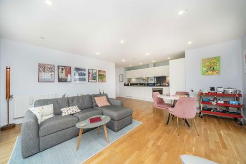 2 bedroom flat for sale, Rosemont Road, London W3