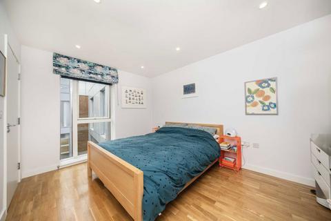 2 bedroom flat for sale, Rosemont Road, London W3