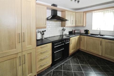 4 bedroom end of terrace house for sale, Western Gailes Way, Hull