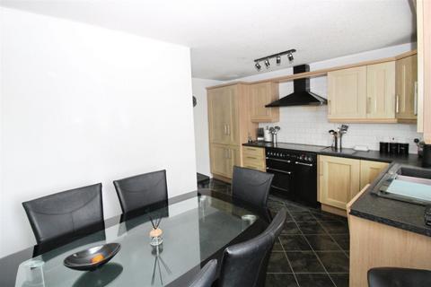 4 bedroom end of terrace house for sale, Western Gailes Way, Hull