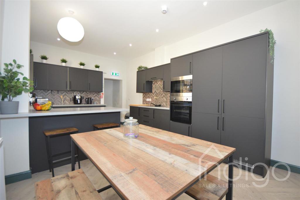 Kitchen5.jpg