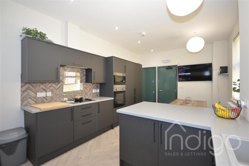 Kitchen3.jpg