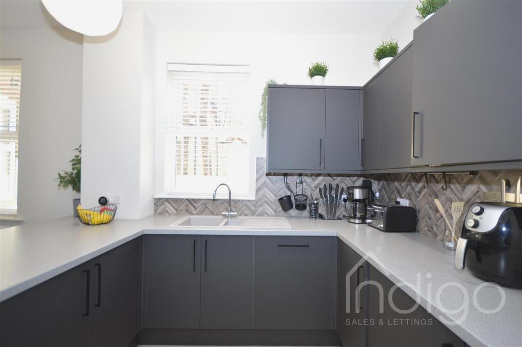 Kitchen2.jpg