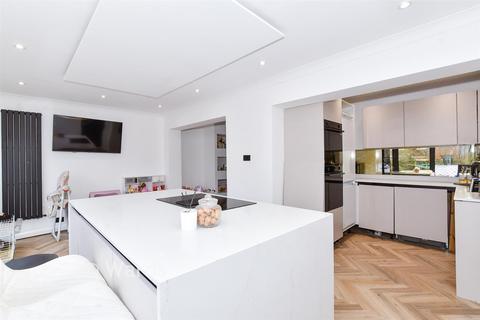 3 bedroom semi-detached house for sale, The Avenue, Aylesford ME20
