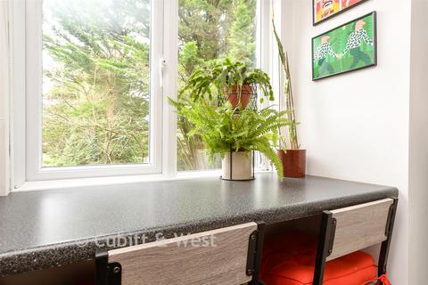1 bedroom apartment for sale, Lynwood Road, Redhill, Surrey