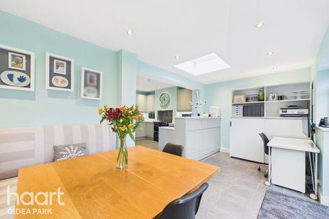 3 bedroom semi-detached house for sale, Seymer Road, Marshalls Park, Romford