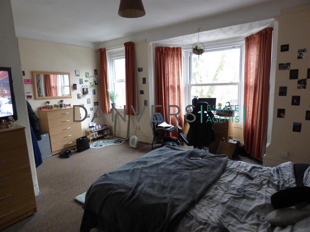 Bedroom 6.jpg