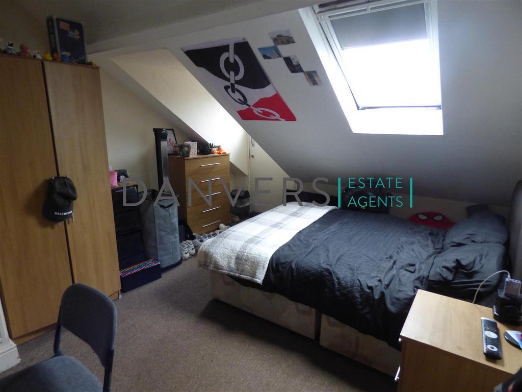 Bed 1.jpg