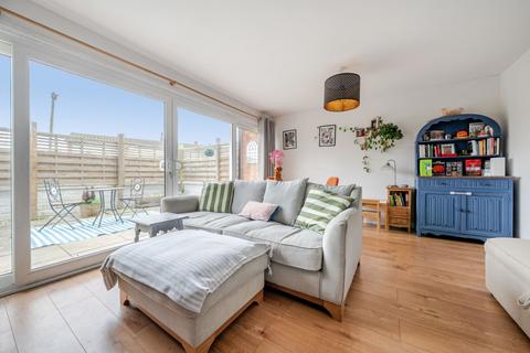 3 bedroom end of terrace house for sale, St. Georges Drive, Chichester, PO19