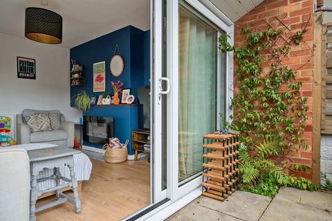 3 bedroom end of terrace house for sale, St. Georges Drive, Chichester, PO19