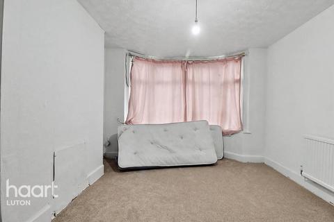 3 bedroom terraced house for sale, St Catherines Avenue, Luton