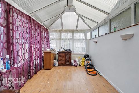 3 bedroom terraced house for sale, St Catherines Avenue, Luton