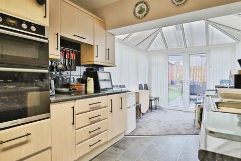 3 bedroom bungalow for sale, Kennerleigh Grove, Leeds, LS15