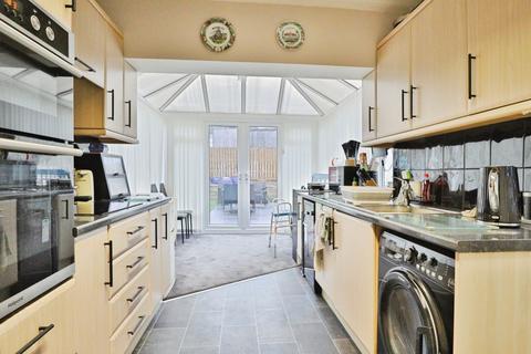 3 bedroom bungalow for sale, Kennerleigh Grove, Leeds, LS15