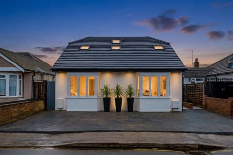5 bedroom detached house for sale, Sunnydene Avenue, Ruislip, HA4