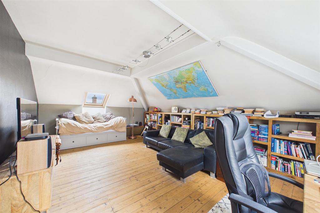Bedroom Four/Hobby Room