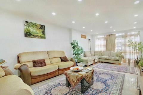 4 bedroom terraced house to rent, Clement Close, London