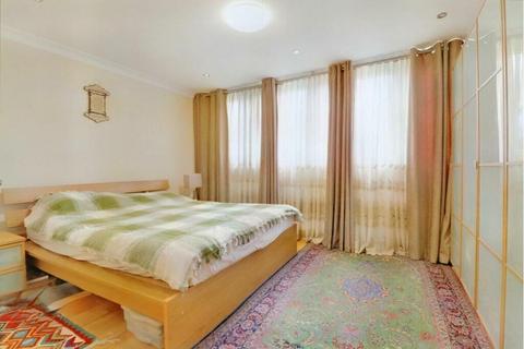 4 bedroom terraced house to rent, Clement Close, London