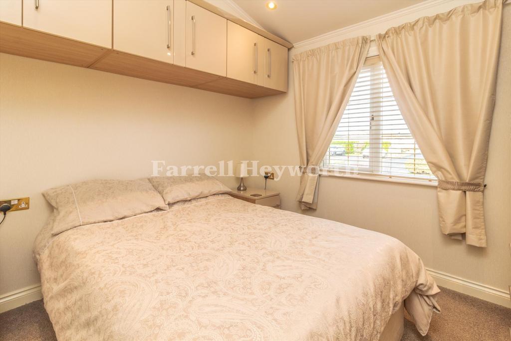 Bedroom 2 image 2