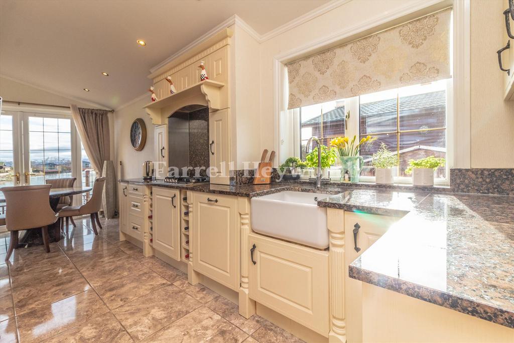 Kitchen image 4