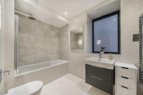 2 bedroom flat for sale, Upper Tooting Road, London SW17