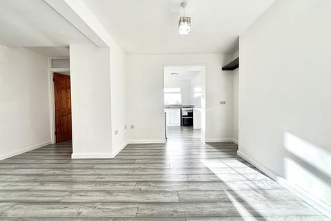 1 bedroom flat to rent, Lower Shirburn Road, Torquay, TQ1
