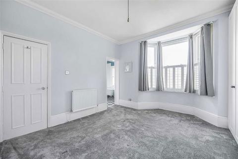 2 bedroom flat to rent, Coleraine Road, London SE3