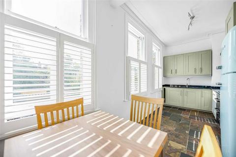 2 bedroom flat to rent, Coleraine Road, London SE3