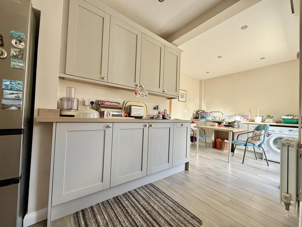 Kitchen1.jpg