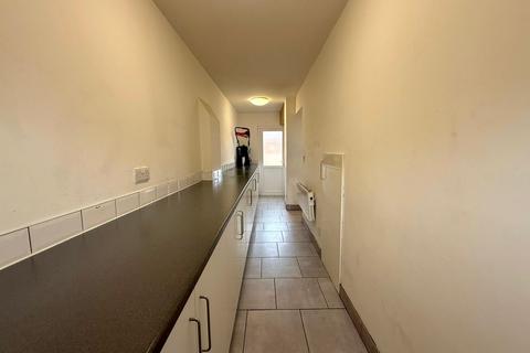 3 bedroom semi-detached house to rent, Westmorland Avenue