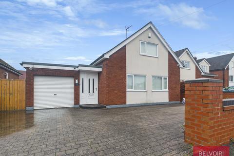 4 bedroom detached house to rent, Denning Road, Borras, LL12
