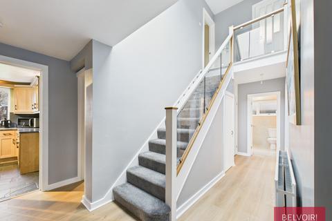 4 bedroom detached house to rent, Denning Road, Borras, LL12