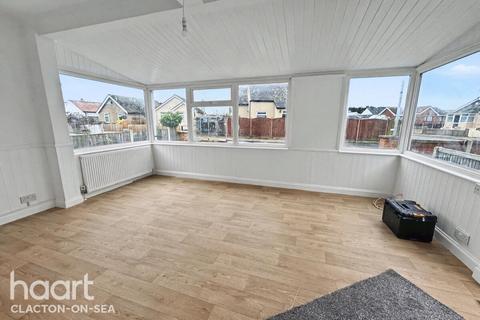 3 bedroom chalet to rent, Willow Way, CLACTON-ON-SEA