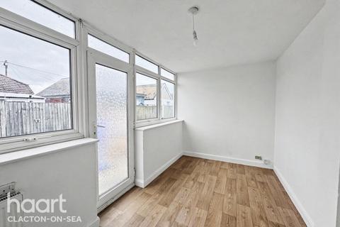 3 bedroom chalet to rent, Willow Way, CLACTON-ON-SEA