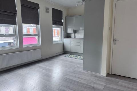 1 bedroom maisonette to rent, Muirkirk Road, London, SE6