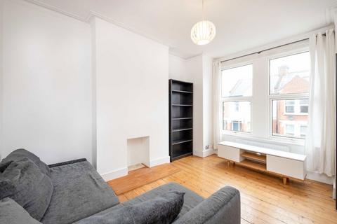 2 bedroom flat to rent, Boundary Road, London SW19