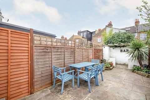 2 bedroom flat to rent, Boundary Road, London SW19