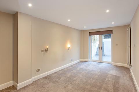 3 bedroom flat to rent, Warwick Gardens, London, W14