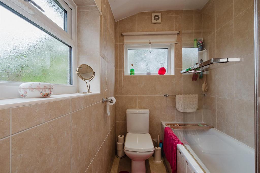 Bedroom 1 En Suite Bathroom