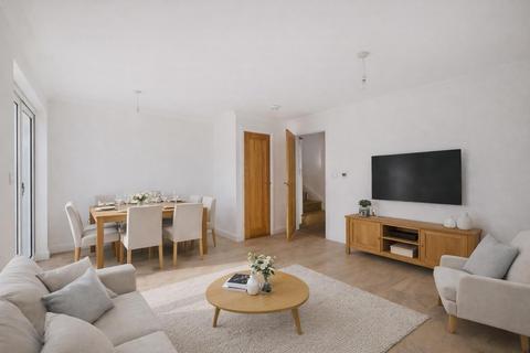 3 bedroom semi-detached house for sale, Rectory Gardens, Worlingham NR34