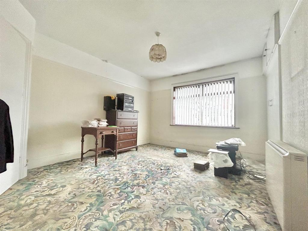 Bedroom 1.jpg