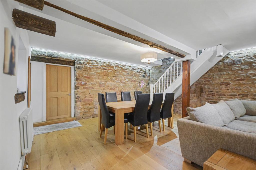 Lounge/Dining Room