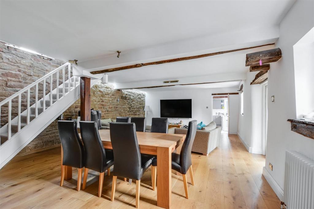 Lounge/Dining Room